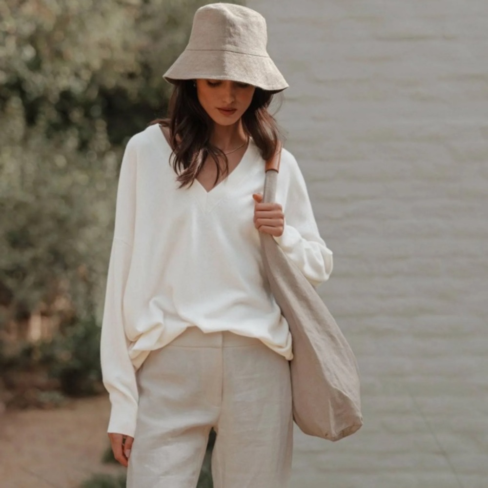 NWT Jenni Kayne Linen Bucket Hat
Size: S/M
Beautiful Tan Natural Linen Fabric - Picture 3 of 7